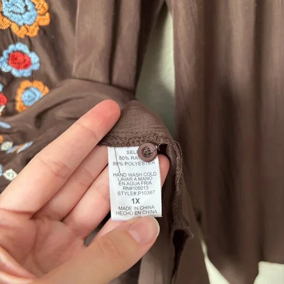 Andree by UNIT 1X Floral Embroidered Longline Sharkbite Hem Blouse Top - Picture 9 of 12